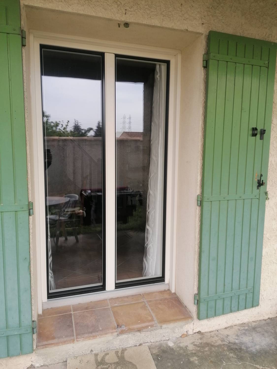 Remplacement de fenêtres et portes-fenêtres PVC double vitrage avec ouvrant caché à Morieres les Avignon proche d'Avignon (84)