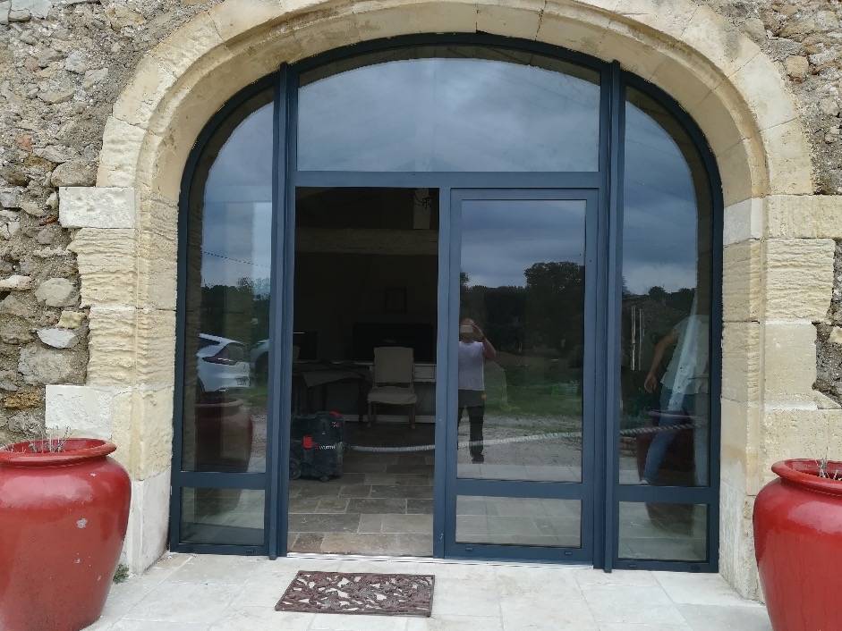 Réhabilitation d'un ensemble composé cintré anse de panier en aluminum gris anthracite à Saint Martin de Crau près de Mouriès (13)