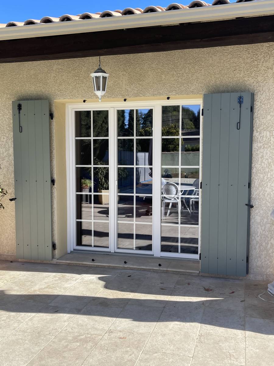 Appréciation de notre client M. I. pour la pose de ses nouveaux volets battants sans entretien et fenêtres en pvc