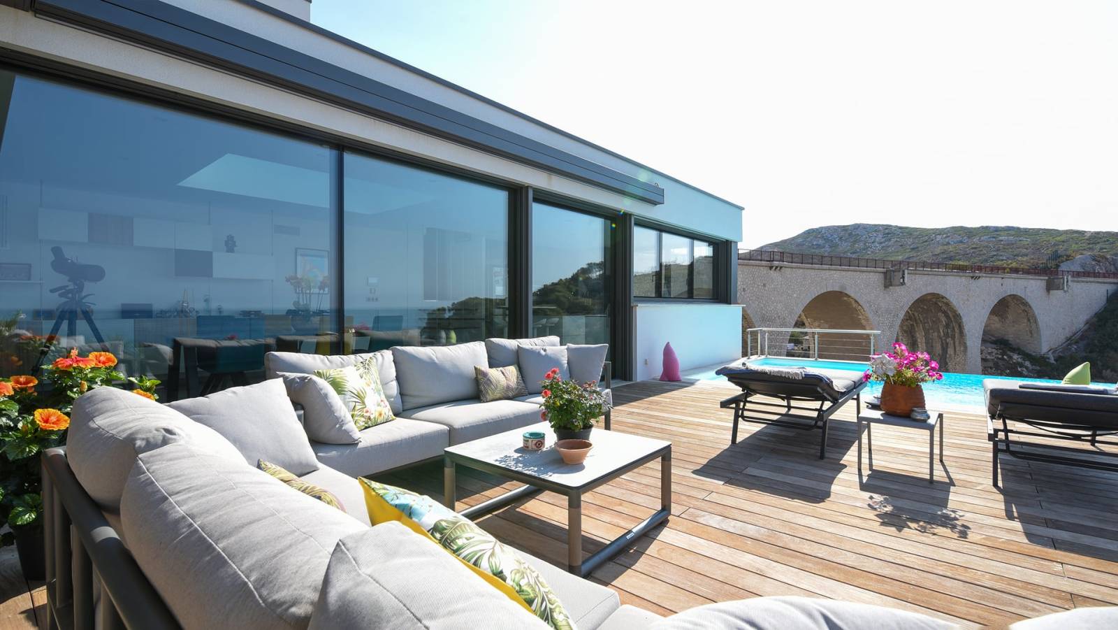 Entreprise de menuiserie familiale pour remplacement de fenêtres PVC, bois et aluminium près d'Avignon (Vedène)