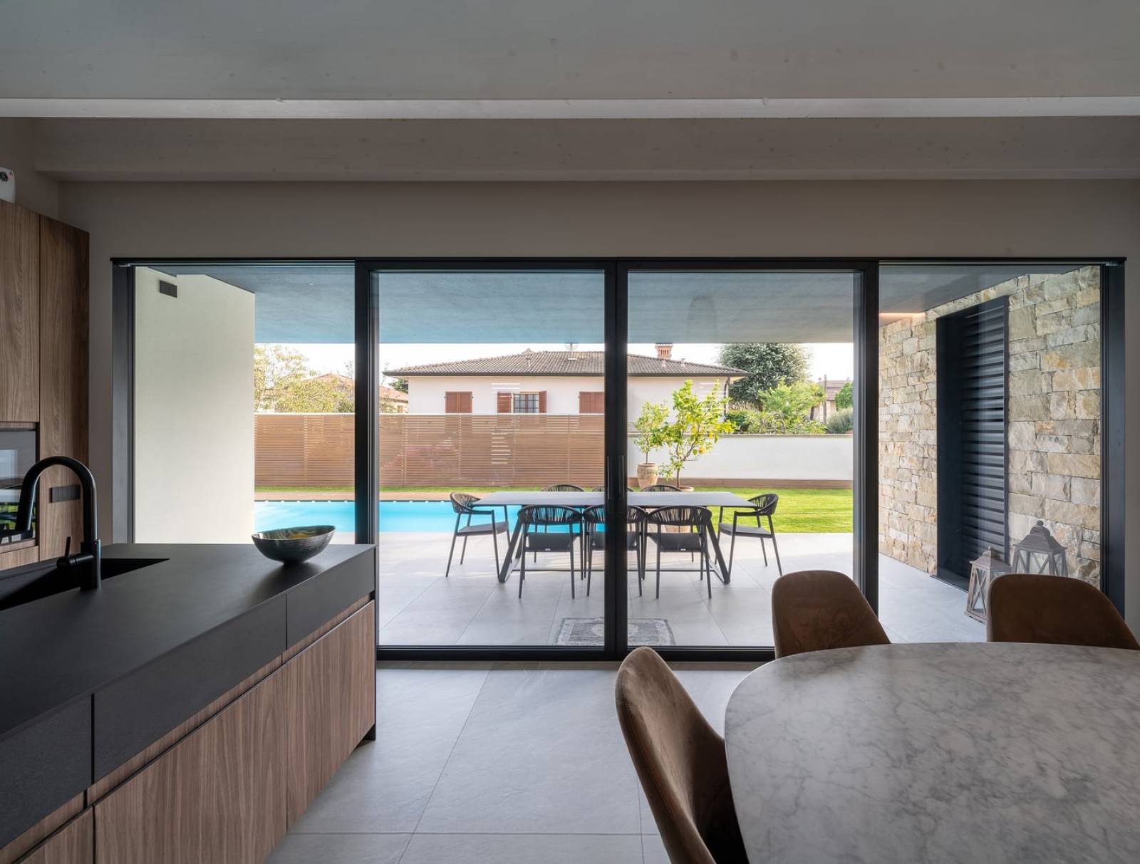 Installation de baie vitrée coulissante sur mesure sur Avignon et ses alentours