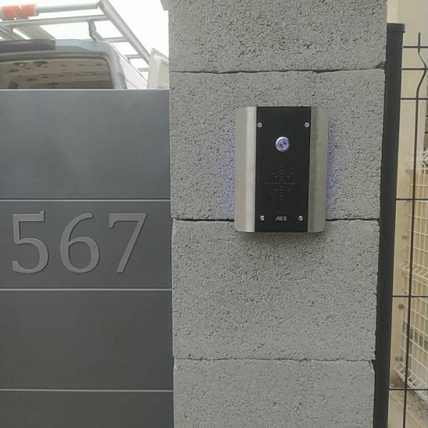 Pose d'un interphone professionnel sans fil wi-fi pour portail coulissant dans le 84 (Ste Cécile les vignes)