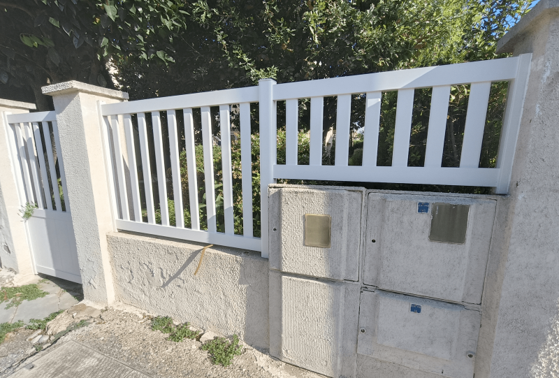 Installation d'une cloture en alu barreaudée avec portail dans le Vaucluse (Le Pontet)