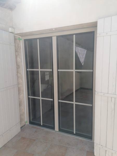 Porte-fenêtre 2 vantaux avec petits-bois incorporés en aluminium dans le 84 (Velleron)