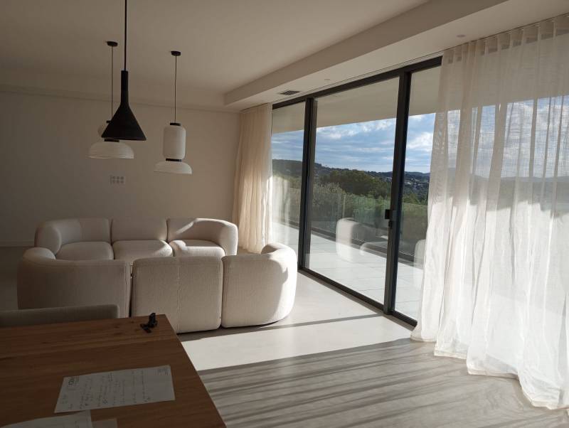 Baie vitrée coulissante en aluminium 4 vantaux pour maison moderne près de Saint Cyr sur mer