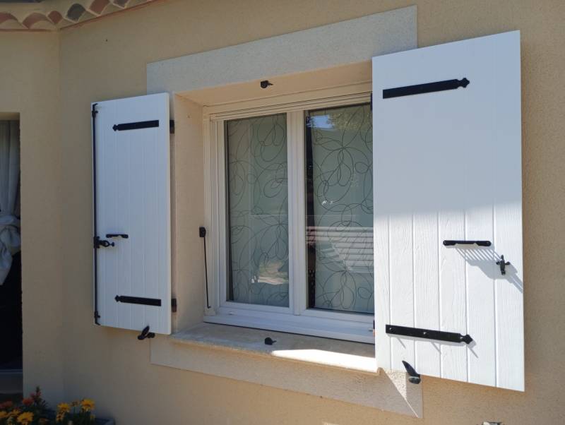 Vente et installation de volet battant en composite à Avignon