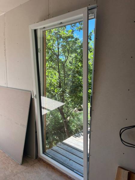 Pose d'une porte-fenêtre 1 vanatil en PVC et aluminium avec oscillo battant sur mesure près de Vedène