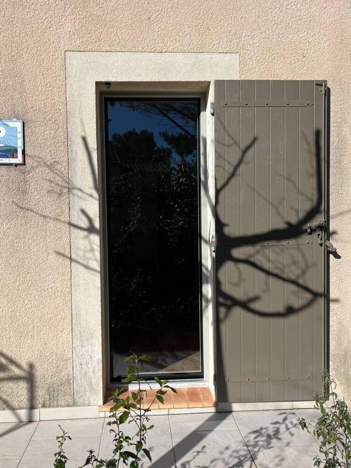 Pose de volet battant sur mesure sans entretien en composite dans le 84 (Cabrières d'Avignon)