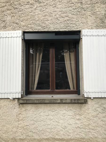 Pose de volet roulant en aluminium solaire en rénovation sans travaux à Velleron proche du thor (84)