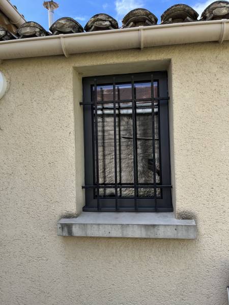Pose d'une fenêtre à ouvrant caché en aluminium 1 vantail près de Carpentras (Monteux) 84