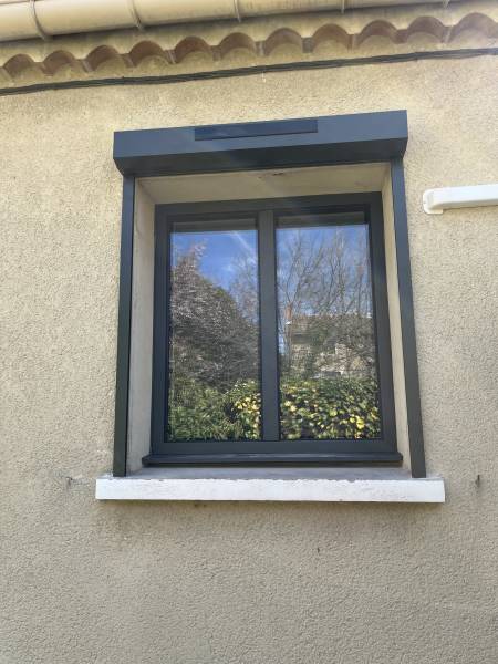 Pose en rénovation de fenêtres et portes-fenêtres avec ouvrant caché en aluminium bicolore haut de gamme à Monteux proche de Sarrians (84)