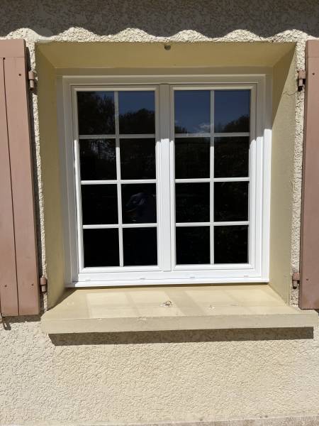 Pose de fenêtre en rénovation avec petits intégrés dans vitrage proche de Remoulins (30)