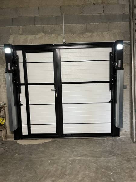 Porte de garage basculante avec portillon isolante et motorisée proche d'Avignon à Aubignan (84)