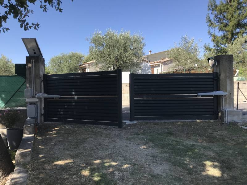 Portail alu battant motorisé dans le Vaucluse ( Vaison la Romaine) 84