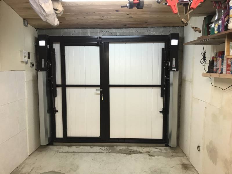 Porte de garage basculante avec portillon sur mesure près de Cavaillon (Cabannes) 84