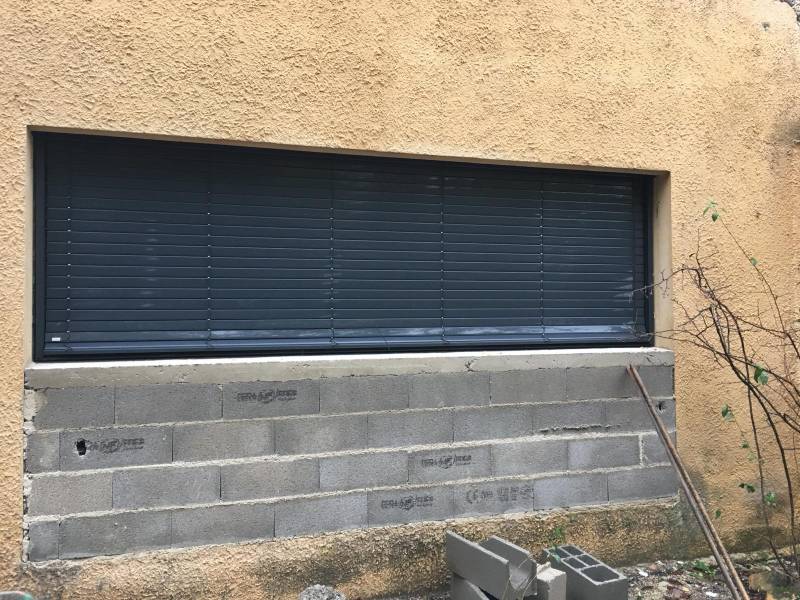 Pose de brise soleil orientable ne aluminium motorisé à Mondragon près de Bollène (84)